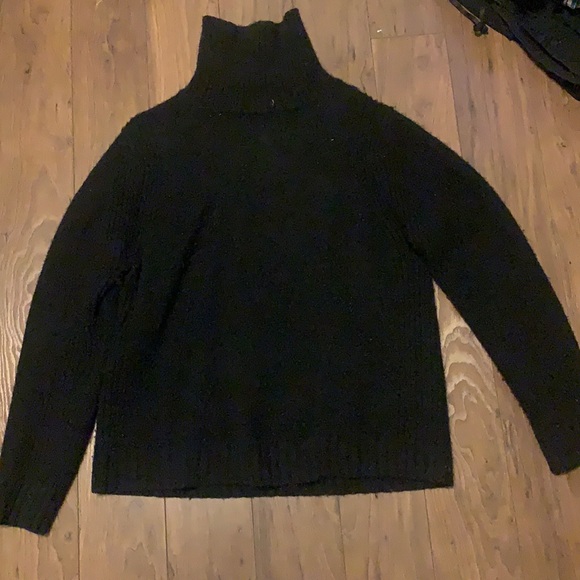 SIZE LARGE WOMENS TURTLENECK SWEATER - Picture 1 of 1